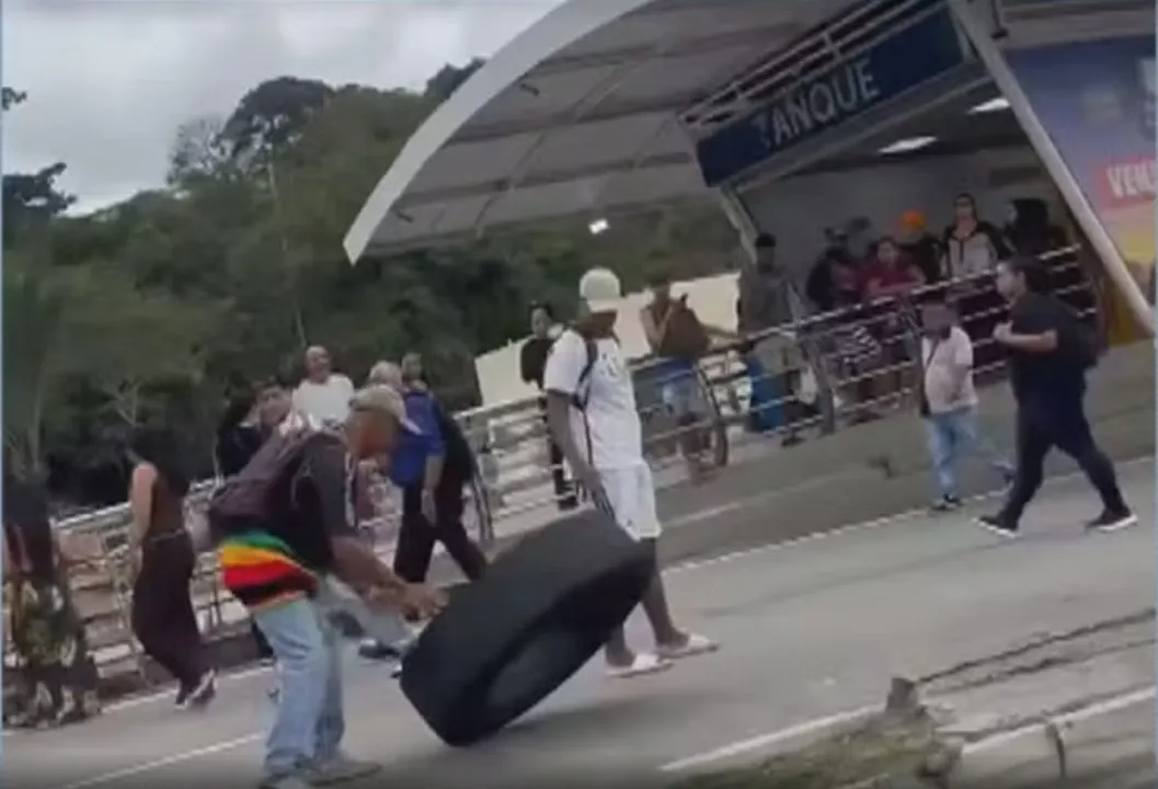 Roda do ônibus do BRT atinge e mata uma mulher