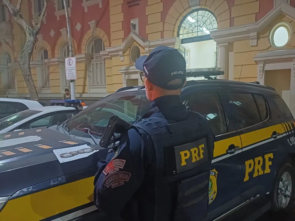 A ação foi realizada por agentes da PRF e da Polícia Civil