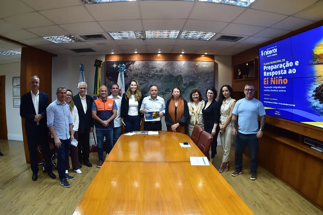 O prefeito Rodrigo Neves destacou que a cidade poderá enfrentar ventos fortes, chuvas intensas e períodos de calor extremo nos próximos meses