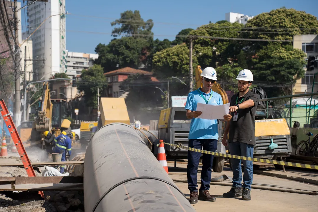 A estrutura é responsável por transportar todo o efluente tratado na Estação de Tratamento de Esgoto (ETE) Icaraí até o emissário submarino na Baía de Guanabara