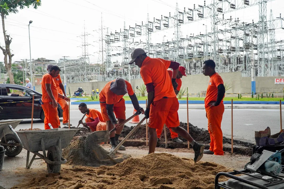 No momento, estão sendo finalizados serviços de construção de meio-fio para a posterior concretagem de algumas calçadas