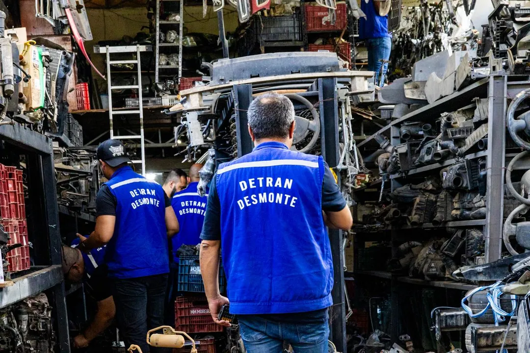 O proprietário foi conduzido à delegacia para prestar esclarecimentos, sob suspeita de receptação