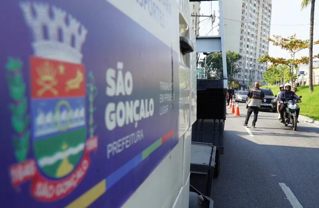 Durante as ações, os agentes utilizam um decibelímetro, equipamento que verifica se os escapamentos das motos estão dentro dos padrões permitidos