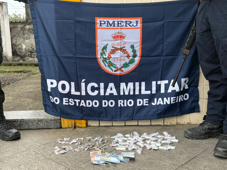 PM apreende adolescente suspeito de tráfico de drogas no Barreto, em Niterói