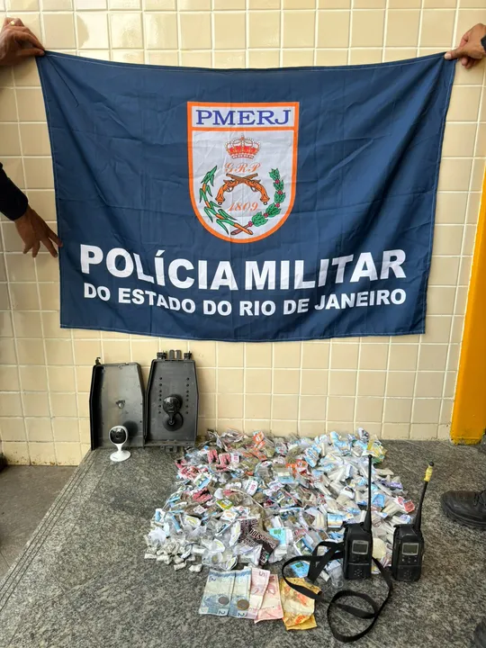 Segundo a corporação, as câmeras de monitoramento seriam utilizadas para acompanhar a movimentação da polícia na comunidade