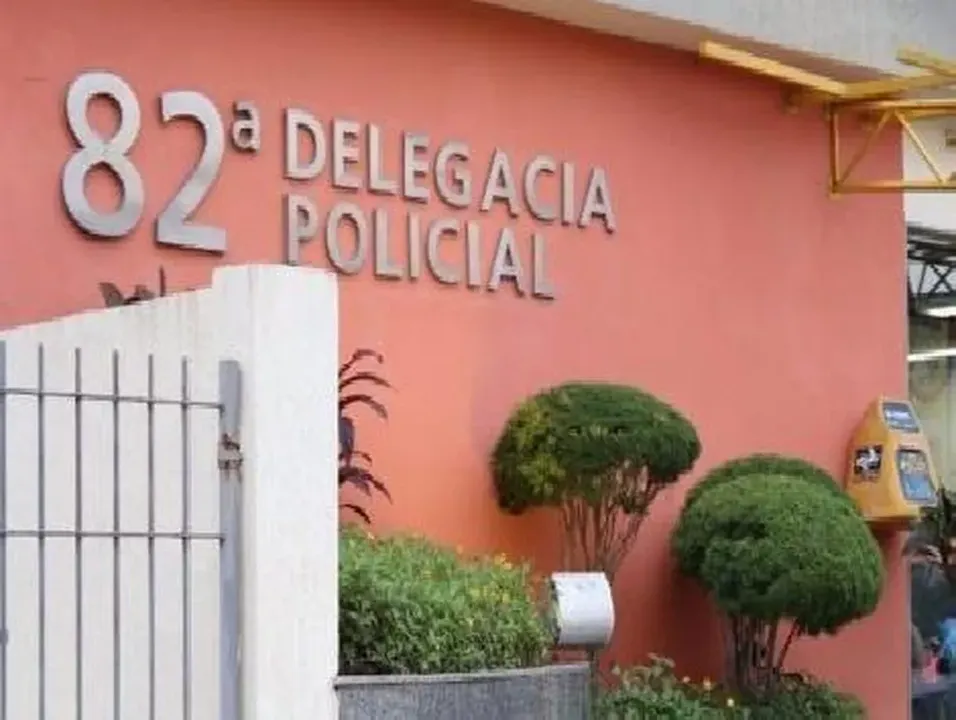 A prisão aconteceu durante o atendimento de uma ocorrência inicialmente relacionada a uma disputa envolvendo o acesso a um imóvel