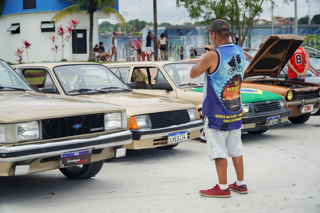 Realizada na área de eventos do parque, a programação conta com exposição gratuita de carros antigos e rebaixados, reunindo diferentes modelos e estilos que fazem parte da cultura automotiva
