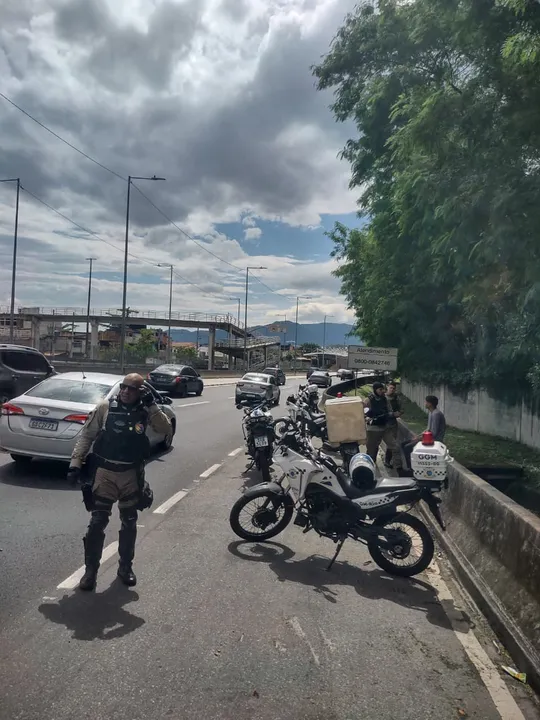 Imagem ilustrativa da imagem Placa adulterada, faca e celular com restrição: Guarda Municipal conduz três suspeitos no Rio