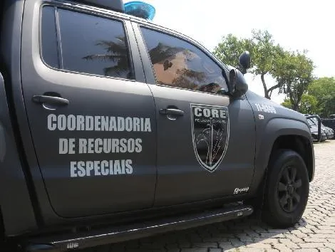 De acordo com as apurações, o criminoso cometeu o crime no estado do Paraná e fugiu para o Rio de Janeiro