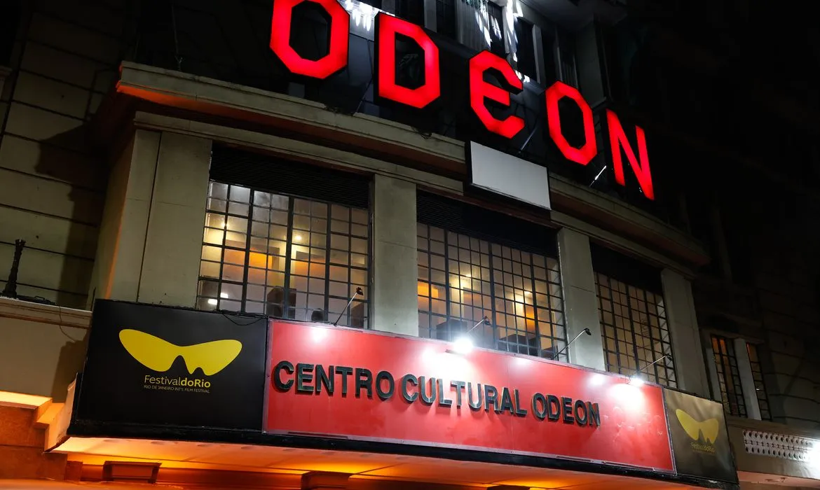 A reabertura comercial do Cine Odeon, faz parte do programa “Reviver Cinema”, da Prefeitura do Rio, por meio da RioFilme