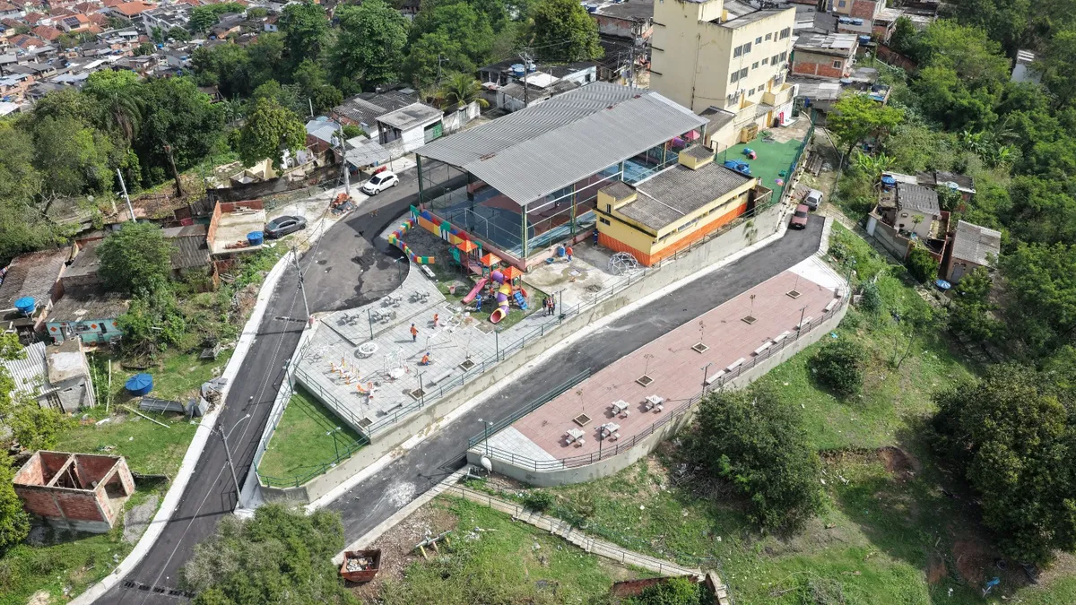 O projeto de urbanização da comunidade conta ainda com a instalação de novos guarda-corpos e corrimãos e a pavimentação asfáltica da comunidade