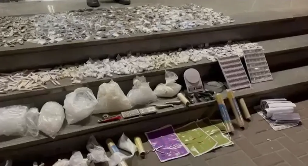 Suspeitos fugiram e abandonaram farta quantidade de drogas