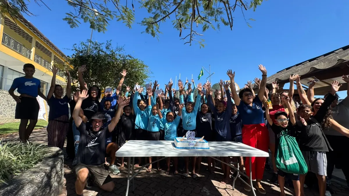 Ao longo de quase três décadas, o Projeto Grael, atualmente, atende crianças, adolescentes e jovens de 9 a 29 anos, oferecendo atividades esportivas