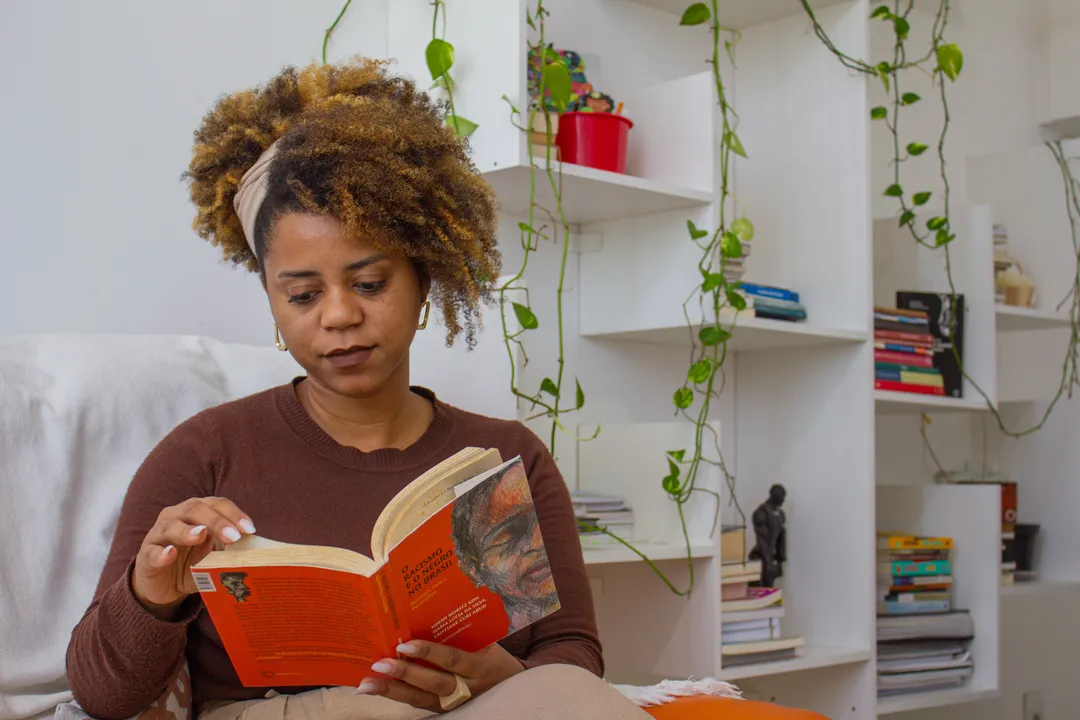 Além da questão racial, o conceito de Psicologia em Diáspora inclui a Psicologia Intercultural, voltada para quem vive o processo migratório