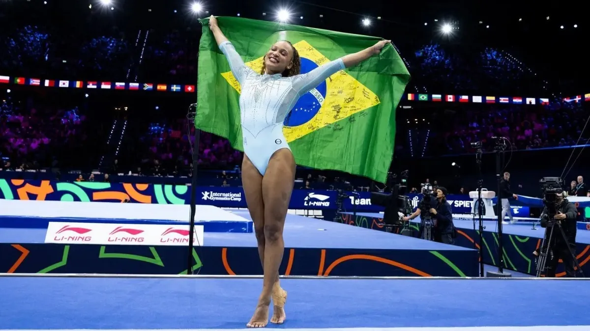 Rebeca Andrade conquista primeiro lugar no Mundial de Ginástica Artística, em Roterdã, na Holanda
