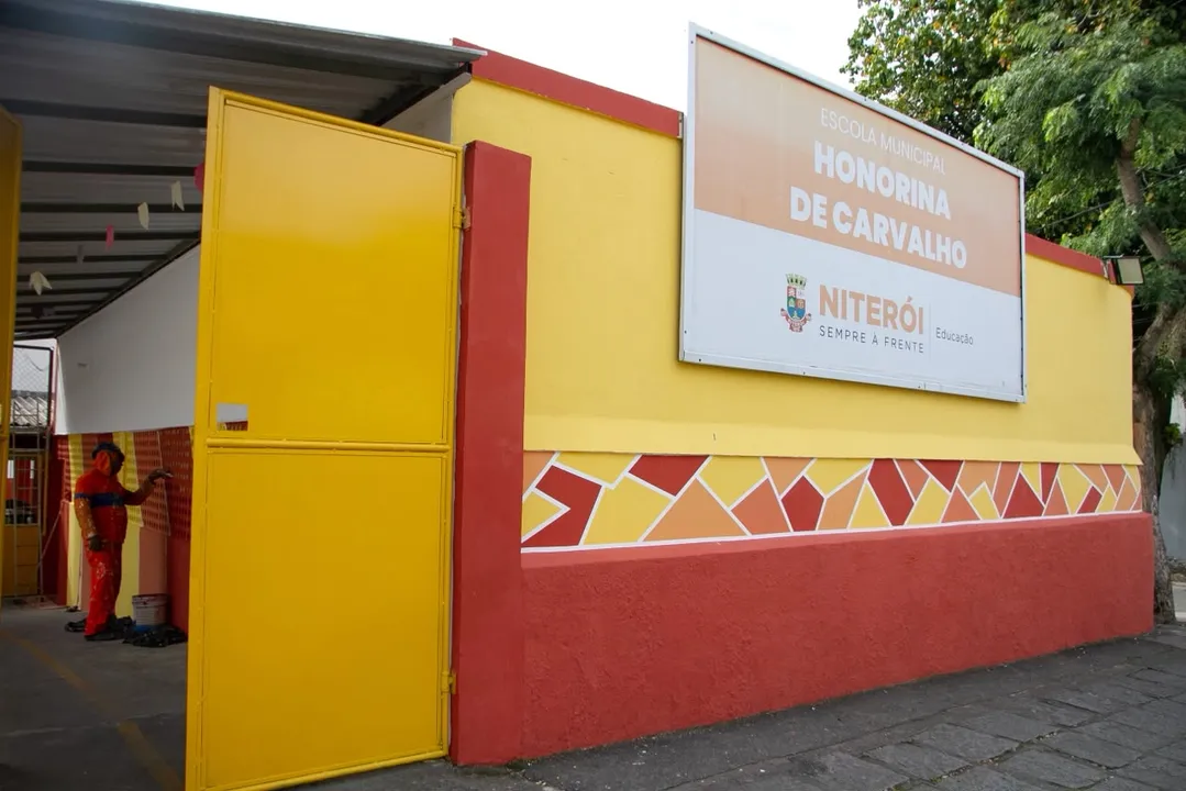 O cronograma estabelece os prazos para renovação, encaminhamento, transferência e inscrição de novos estudantes na Educação Infantil e no Ensino Fundamental