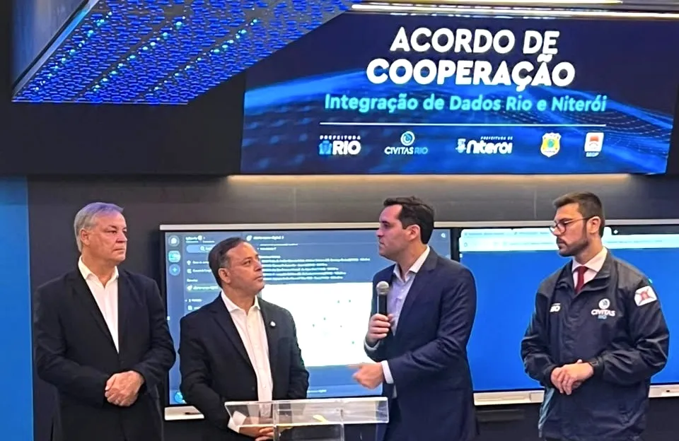 O documento foi firmado pelos prefeitos Rodrigo Neves (PDT), de Niterói, e Eduardo Cavaliere (PSD), do Rio