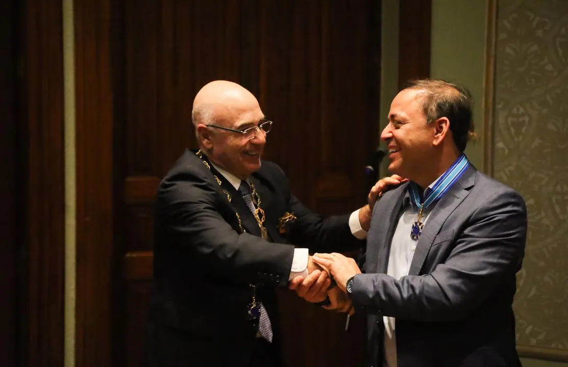 Rodrigo Neves recebe Ordem do Mérito Comercial Estácio de Sá
