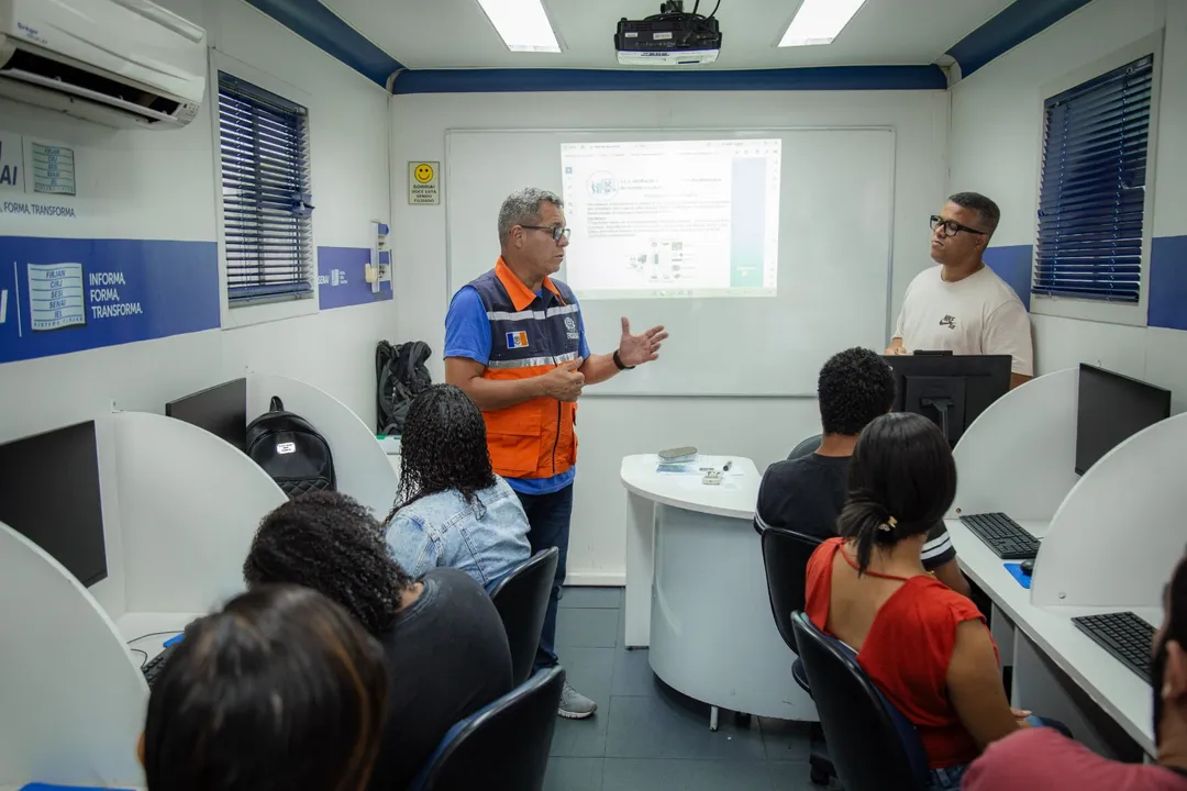 A iniciativa busca ampliar as oportunidades de capacitação e preparar os moradores para o mercado de trabalho