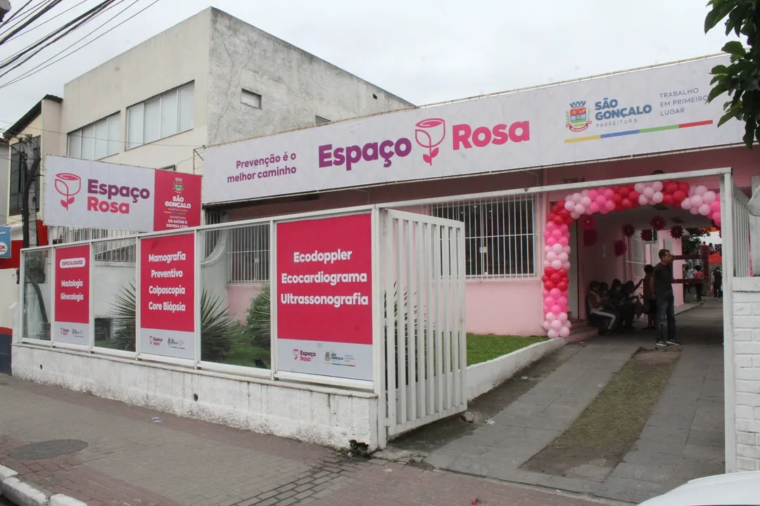 Espaço Rosa promove palestra de conscientização e serviços extras para pacientes