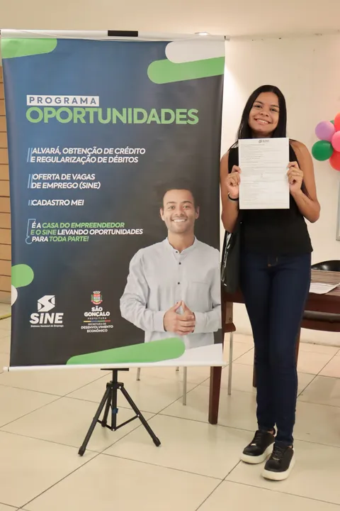Foram oferecidas vagas para pessoas com e sem experiência em diversos cargos