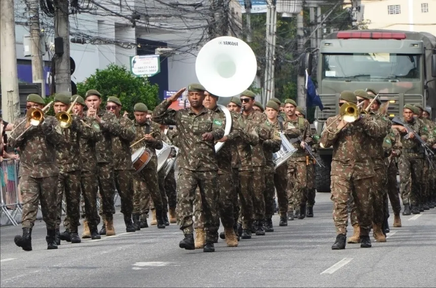 Desfile acontece todos os anos no dia do aniversário da cidade