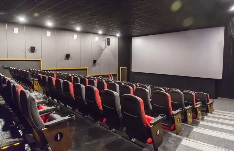 Durante o período, sessões tradicionais iniciadas até as 16h59 custam R$ 10, enquanto as sessões com início a partir das 17h saem por R$ 12