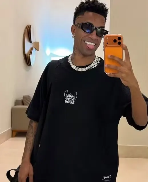 Gabriel Damaceno, sócia de Vini Jr, faz harmonização facial para ficar ainda mais parecido com o craque
