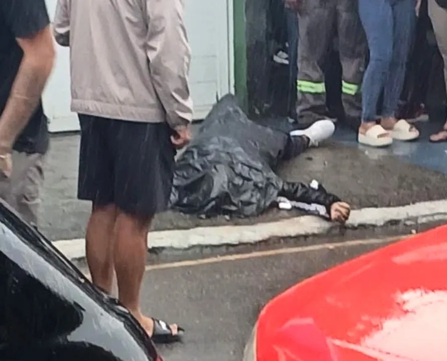 A vítima foi perseguida e executada a tiros e trabalharia fazendo segurança para estabelecimentos no local
