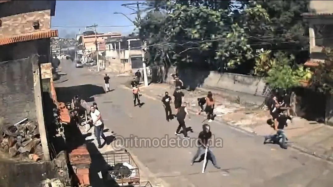 Torcedores organizados brigaram antes da partida entre Fluminense e Vasco