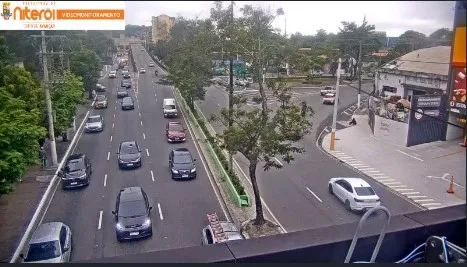 Trânsito intenso na Avenida Jansen de Melo