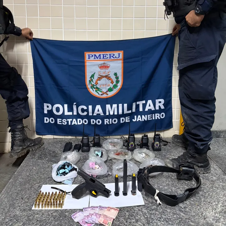 Prisão dos suspeitos e apreensão dos materiais aconteceram após troca de tiros