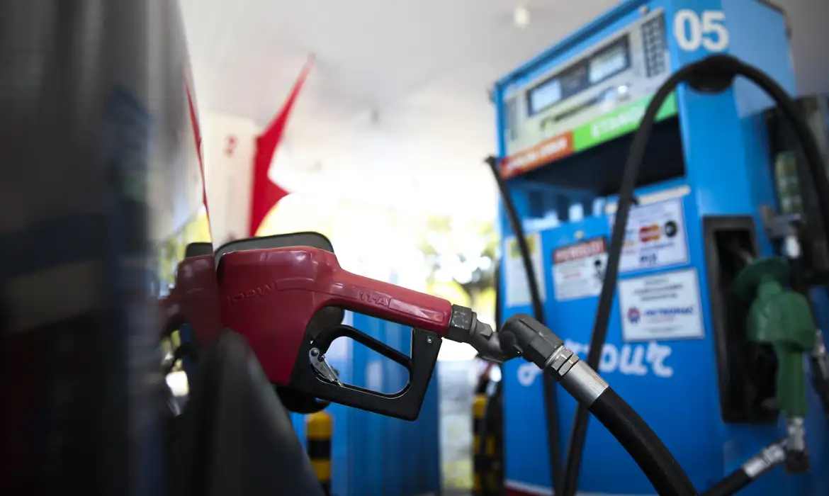Gasolina tem tributos zerados