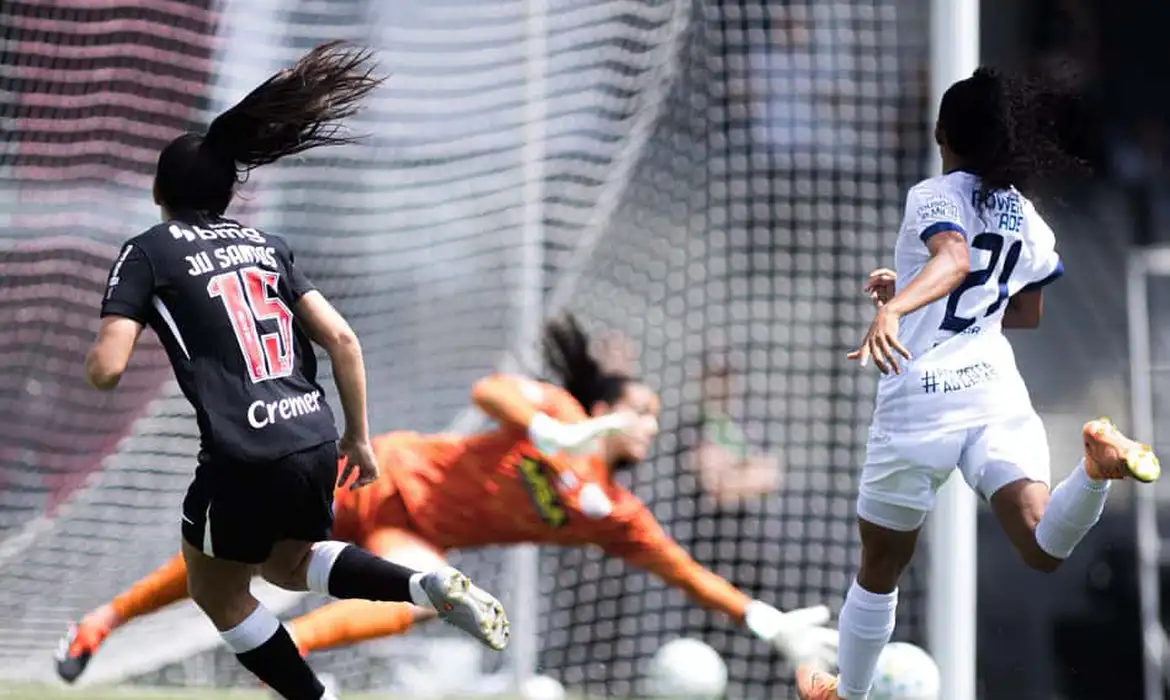 Vasco venceu primeiro jogo fora, por 3 a 1, e perdeu em casa, por 2 a 1, garantindo o título