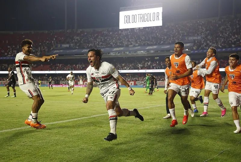 Arthur marcou o gol da vitória tricolor