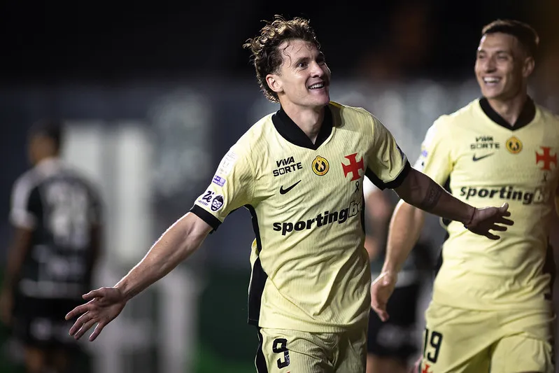 Colidio marcou o gol que abriu a vitória vascaína