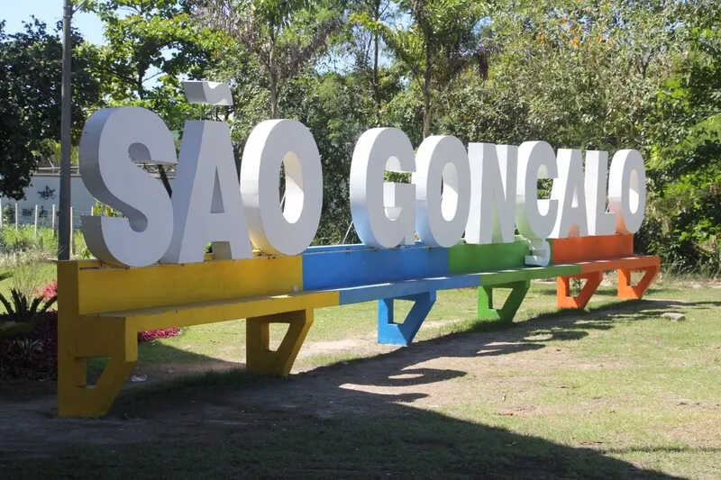 Na corrida presidencial, Flávio Bolsonaro (PL) foi o candidato mais votado em São Gonçalo, com 247.529 votos, o equivalente a 52,37%