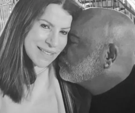 Viúva de Rick se despede do cantor após 42 anos juntos: 'O amor da minha vida'