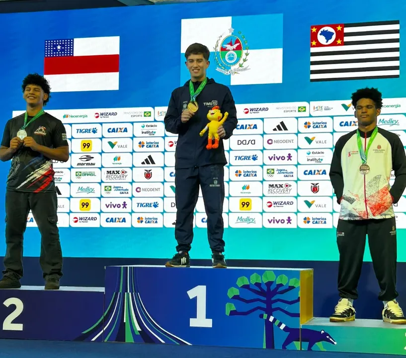 O atleta Samuel Guerra Fontes, de 15 anos, conquistou a medalha de ouro na modalidade de wrestling, categoria de até 80 kg. Samuel é morador do Cubango e estudante do Colégio Nilo Peçanha