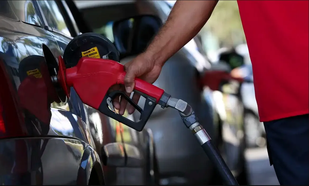 O governo informou que a permanência do benefício acontece em razão da instabilidade dos valores internacionais dos combustíveis e do petróleo
