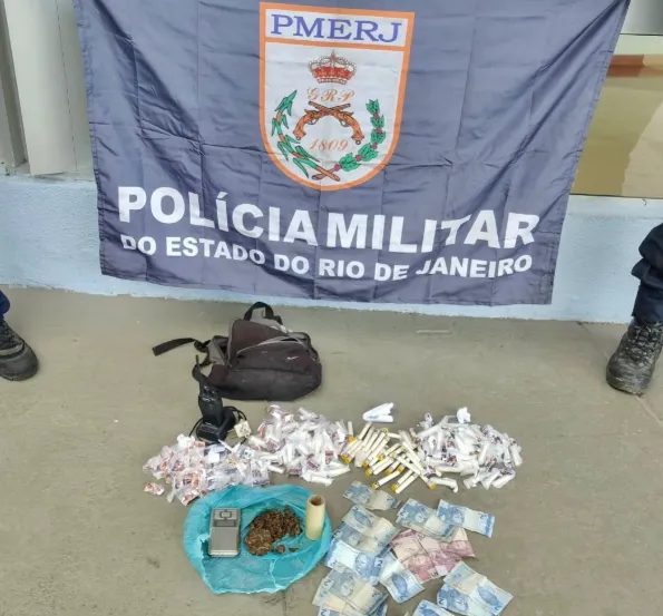 Uma operação da Polícia Militar em São Gonçalo, no Porto do Rosa, terminou em troca de tiros e deixou um homem baleado