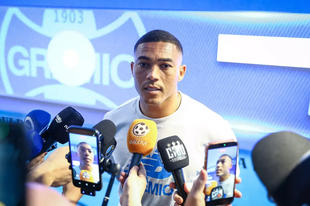 Vasco negocia pré-contrato com Carlos Vinícius, do Grêmio