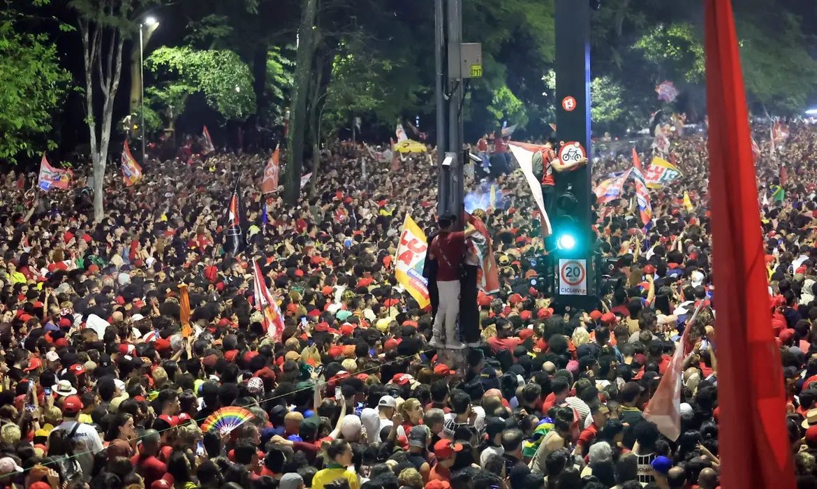 Os mais de 64 milhões de votos de Lula superam o recorde que já pertencia a ele, ao vencer a eleição de 2022 no segundo turno
