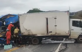 Acidente entre veículos deixa uma pessoa morta e 15 feridos na BR-393, em Três Rios