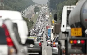 Acidentes deixam duas vítimas e causam lentidão na BR-101 nesta sexta-feira (7)