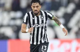 Botafogo anuncia renovação contratual de Alex Telles