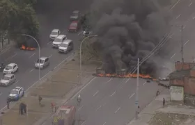 Criança é atingida durante operação policial; protesto fecha vias na Mangueira, no Rio