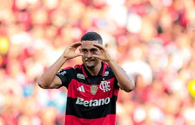 Em jogo resolvido no fim, Flamengo goleia o Botafogo no Maracanã