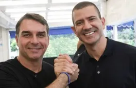 Flávio Bolsonaro e Douglas Ruas fazem motocarreata em São Gonçalo neste sábado (10)