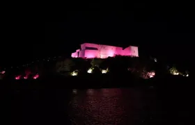 Forte São Mateus ganha iluminação especial na abertura do “Cabo Frio Celebra Rosa”